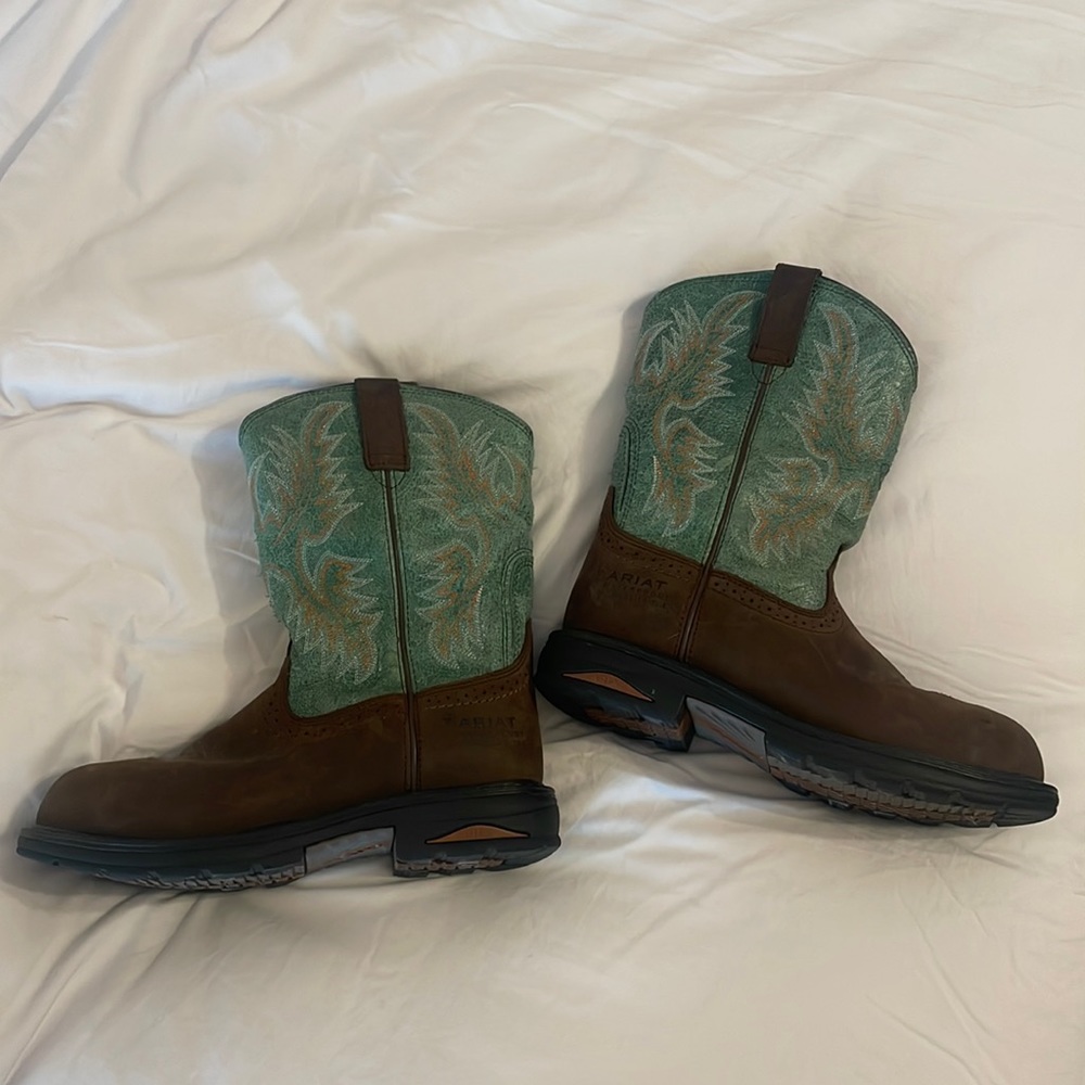NWOT Womens Steel Toe Ariat Boots, size 9